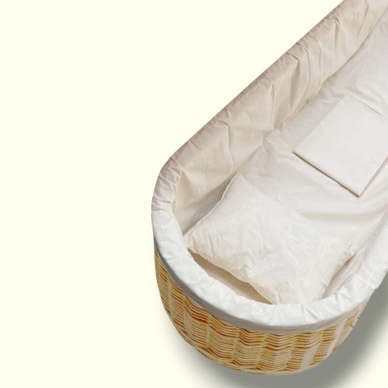 Uitvaartmand in klassieke stijl – Gemaakt van twee tinten wilg Alleen in kleine maat verkrijgbaar