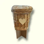 Uitvaartmand voor kinderen van duurzame wilgentenen, zorgvuldig met de hand gemaakt en liefdevol afgewerkt met matras en kussen.